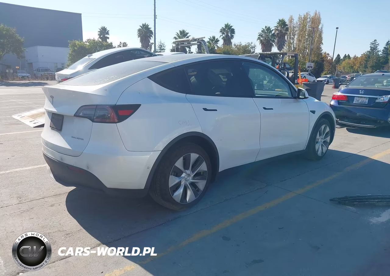 2022 Tesla Model Y Long Range Dual Motor All-Wheel Drive VIN:7SAYGDEE2NF346301 - 4
