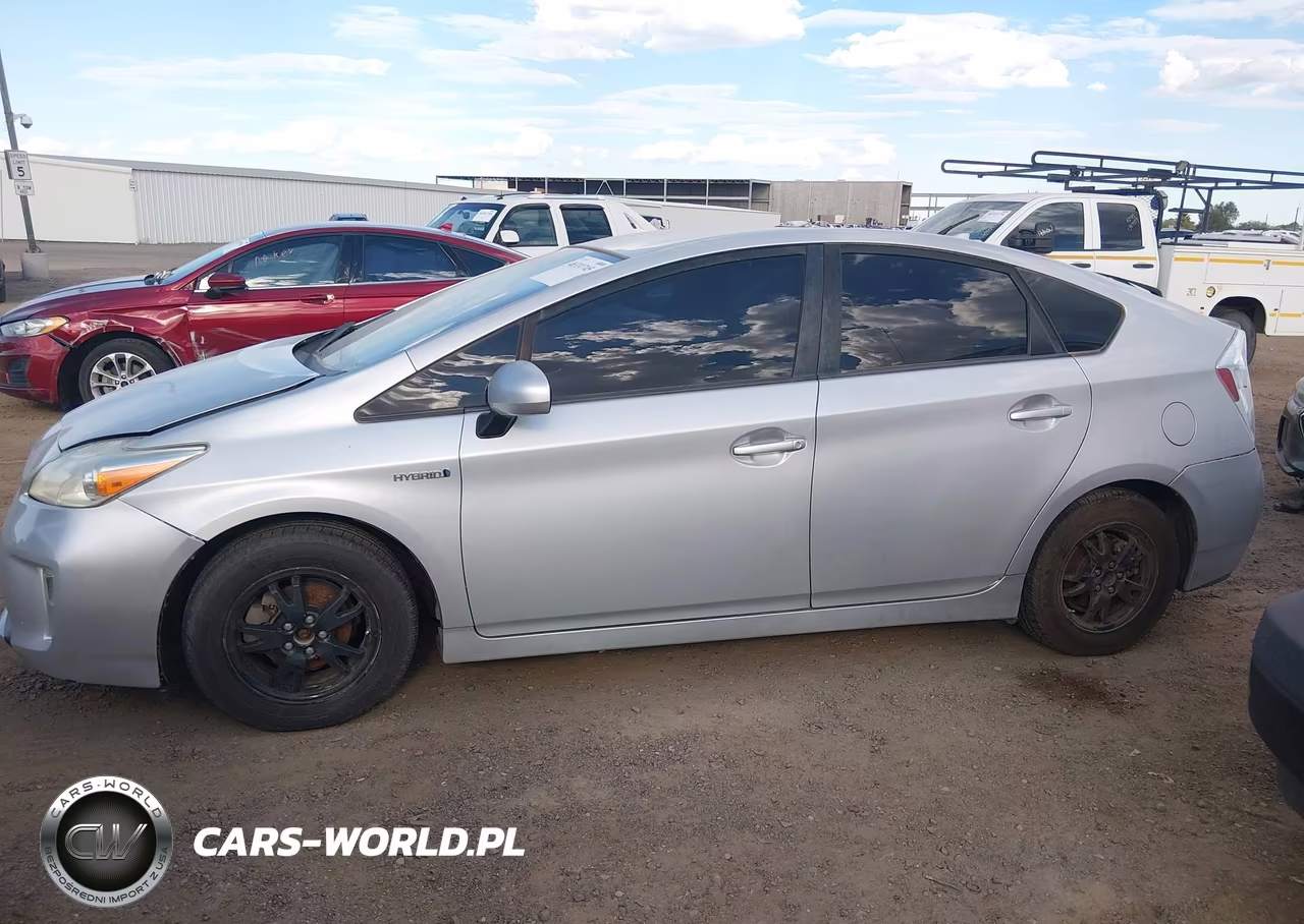 2015 Toyota Prius Two VIN:JTDKN3DU1F0449737 - 13