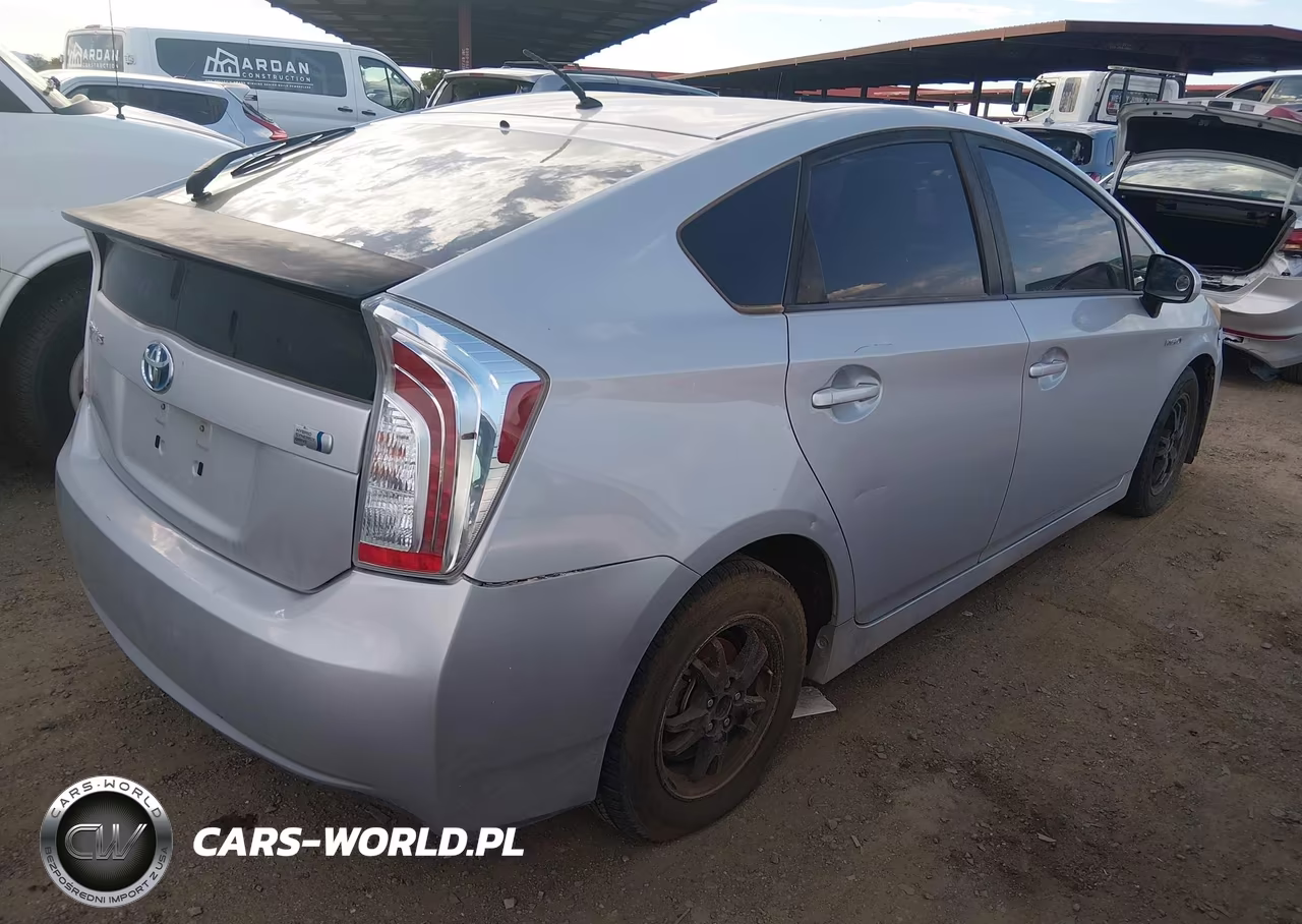 2015 Toyota Prius Two VIN:JTDKN3DU1F0449737 - 4