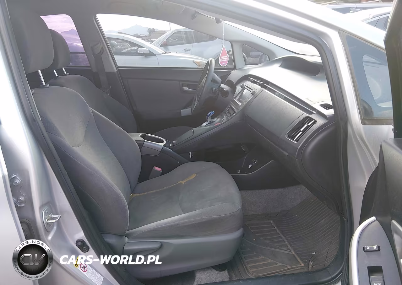 2015 Toyota Prius Two VIN:JTDKN3DU1F0449737 - 5
