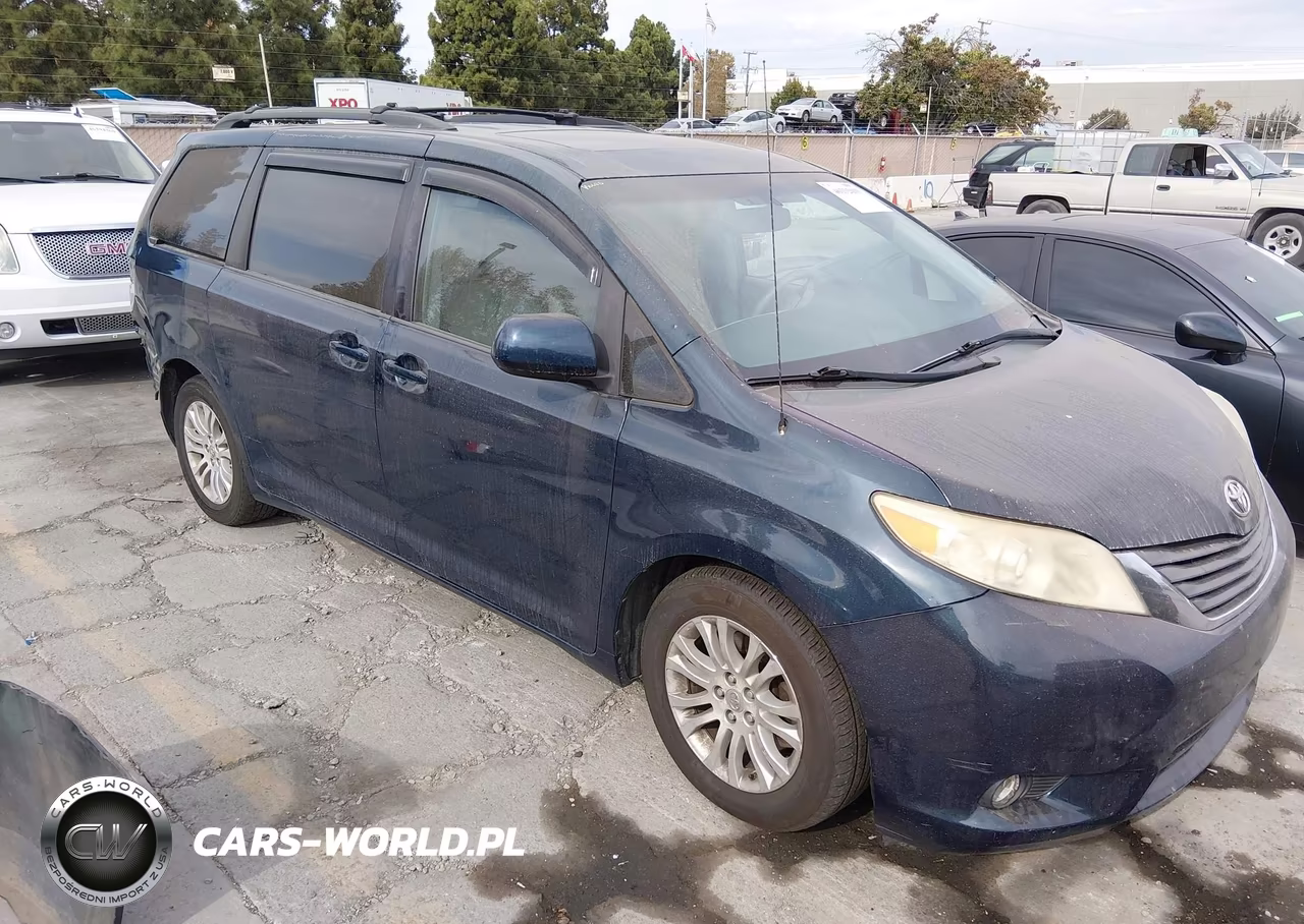 2012 Toyota Sienna Xle V6 8 Passenger