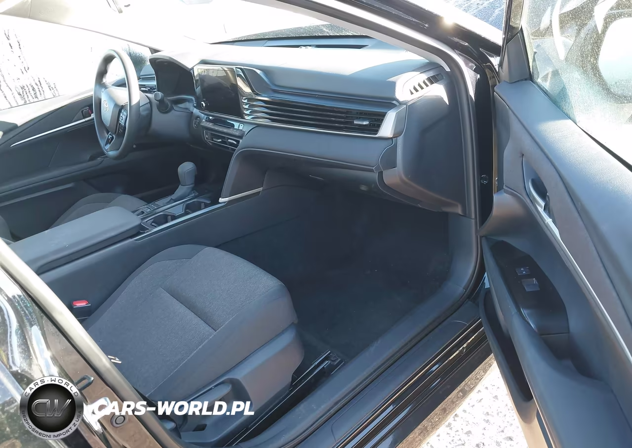 2026 Toyota Camry Le VIN:4T1DAACK8TU728904 - 5