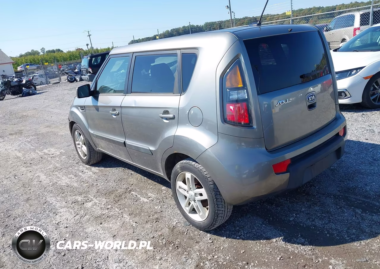 2011 Kia Soul + VIN:KNDJT2A23B7347159 - 3