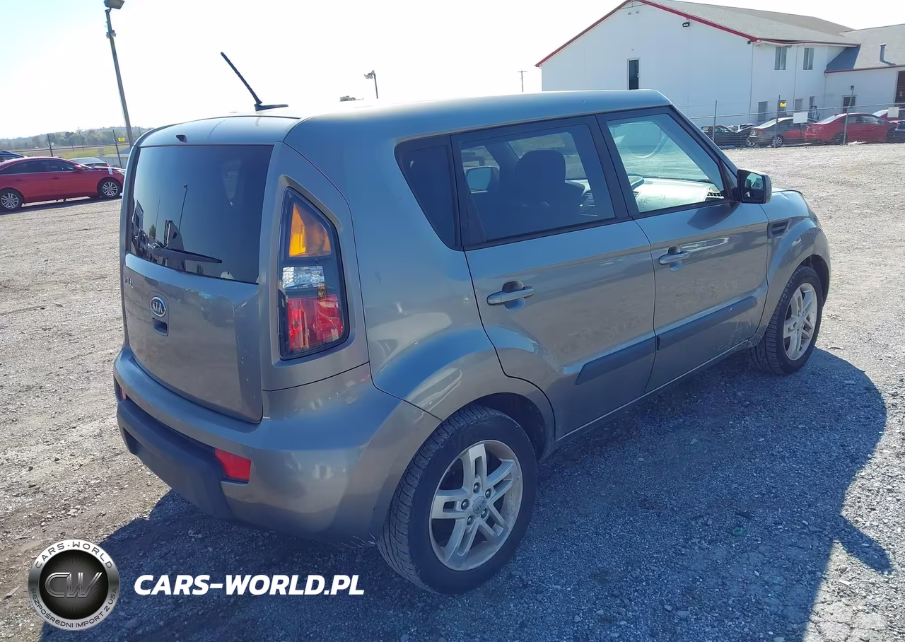 2011 Kia Soul + VIN:KNDJT2A23B7347159 - 4