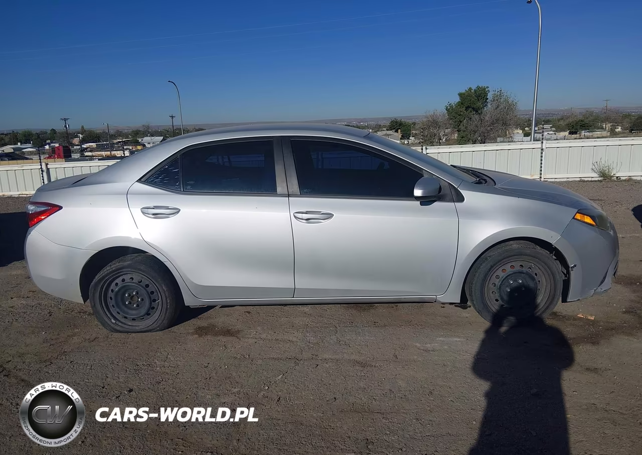 2016 Toyota Corolla Le VIN:5YFBURHE3GP464238 - 13