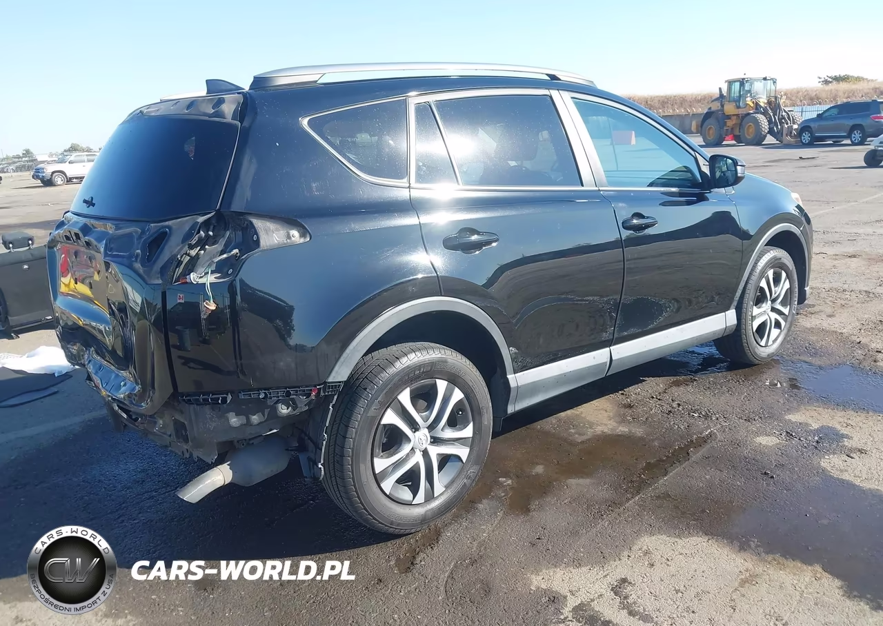 2018 Toyota Rav4 Le VIN:2T3ZFREV1JW432205 - 4