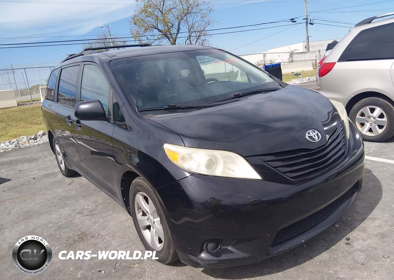 2016 Toyota Sienna Le 8 Passenger