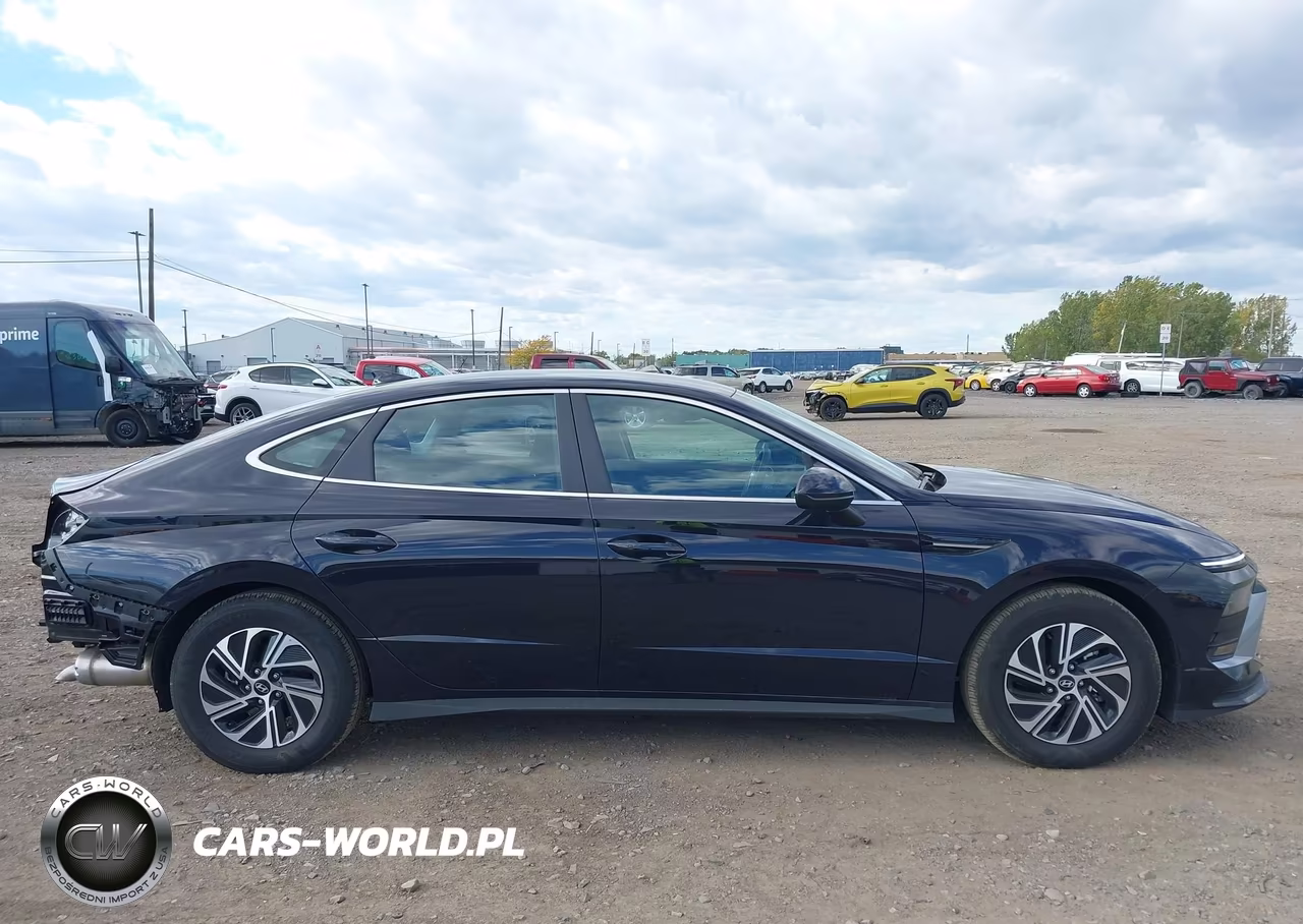 2026 Hyundai Sonata Hybrid Blue VIN:KMHL24JJ7TA172008 - 14