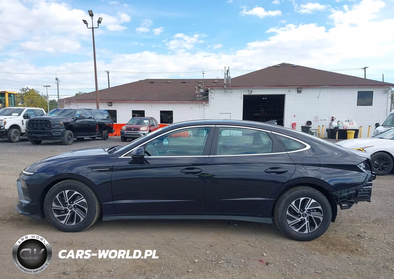 2026 Hyundai Sonata Hybrid Blue VIN:KMHL24JJ7TA172008 - 15