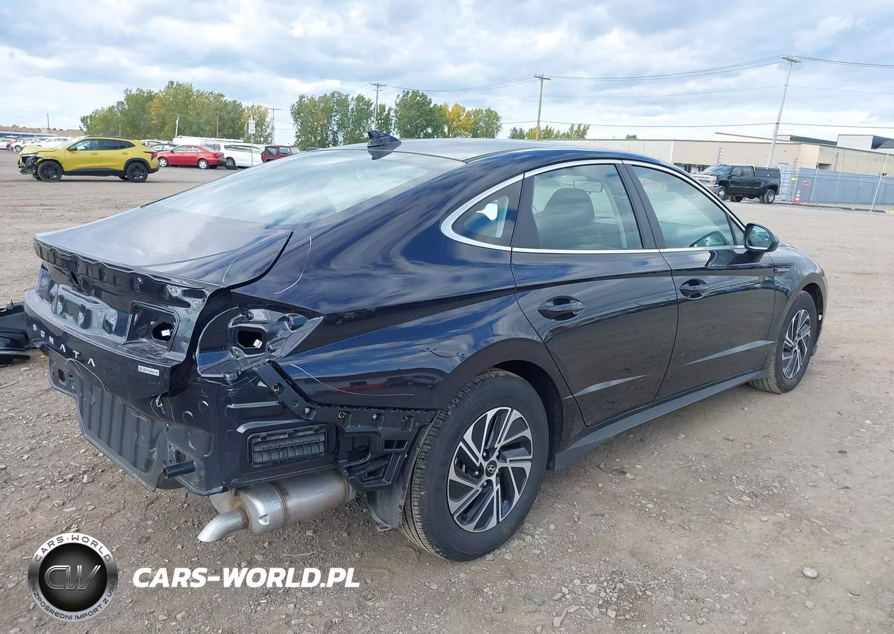 2026 Hyundai Sonata Hybrid Blue VIN:KMHL24JJ7TA172008 - 4