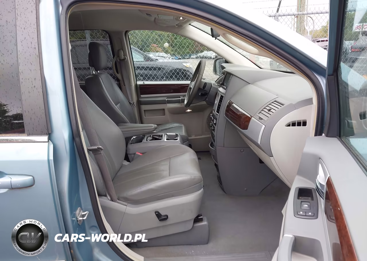 2010 Chrysler Town & Country Touring VIN:2A4RR5D16AR289545 - 5