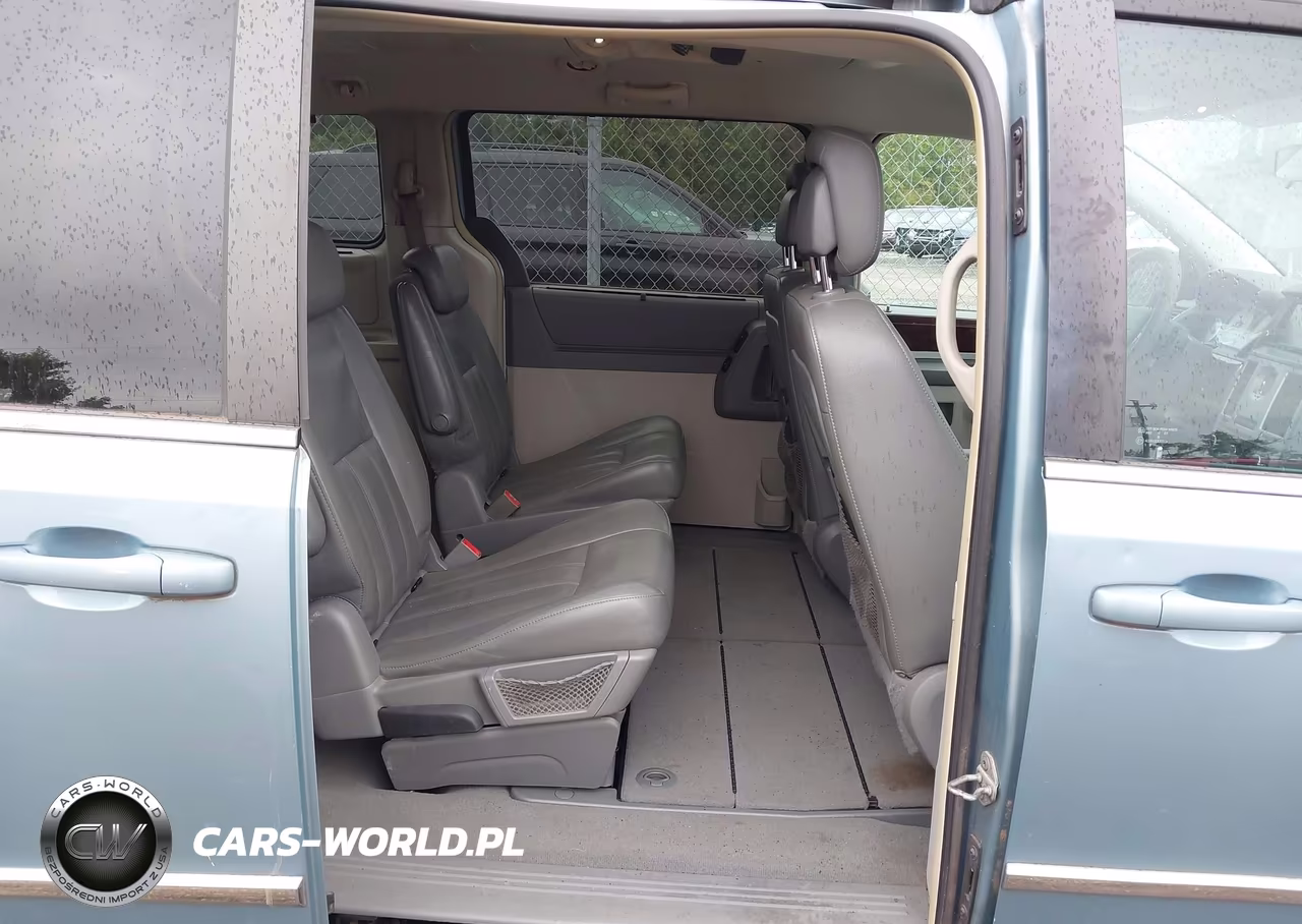 2010 Chrysler Town & Country Touring VIN:2A4RR5D16AR289545 - 8