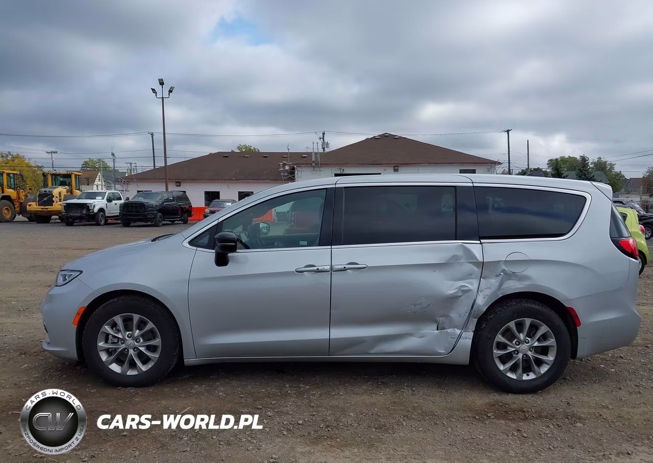 2026 Chrysler Pacifica Limited VIN:2C4RC1GG7TR193054 - 15