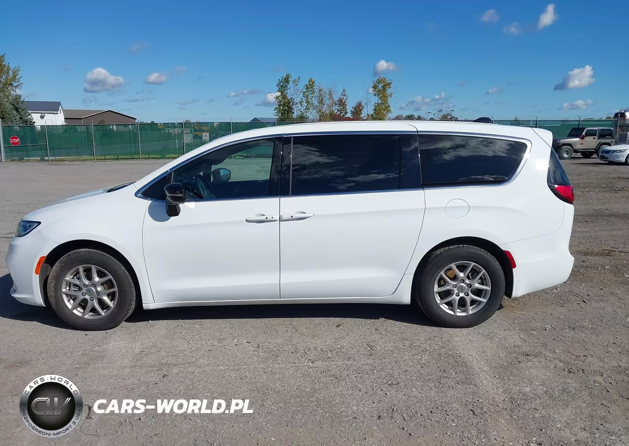 2025 Chrysler Pacifica Select VIN:2C4RC1BG2SR561825 - 14