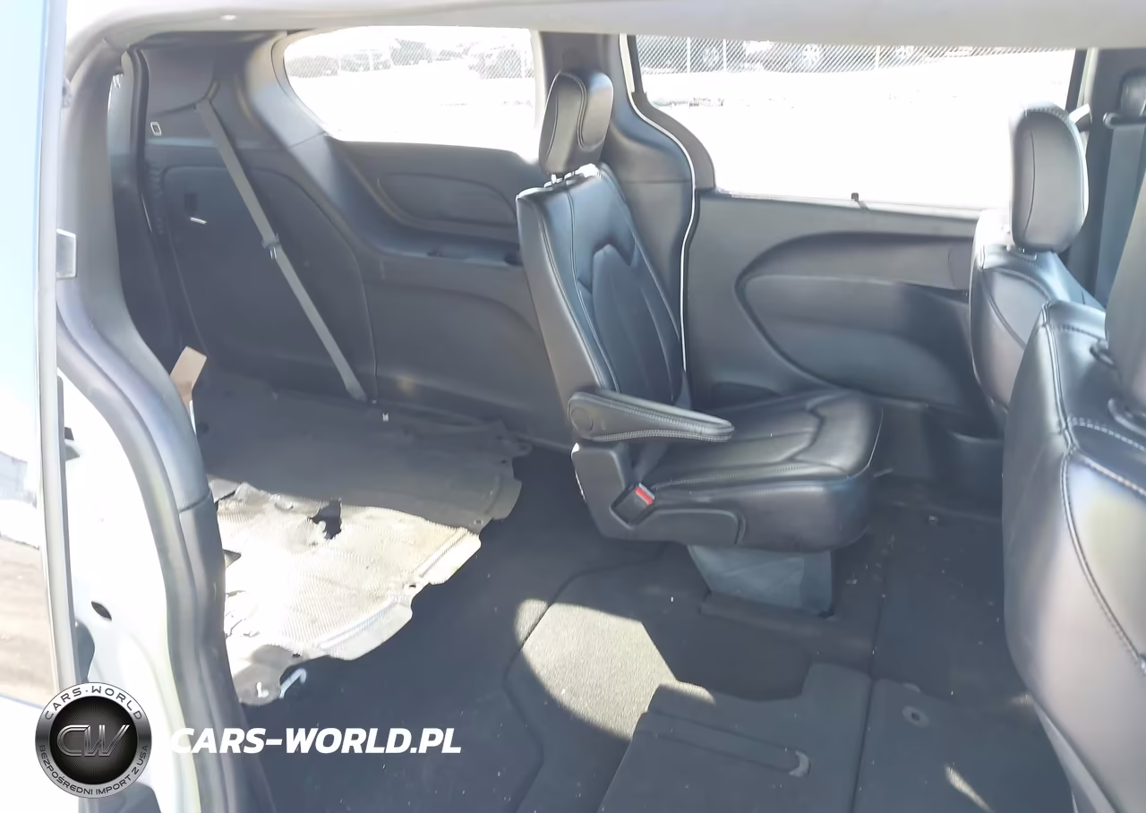 2025 Chrysler Pacifica Select VIN:2C4RC1BG2SR561825 - 8