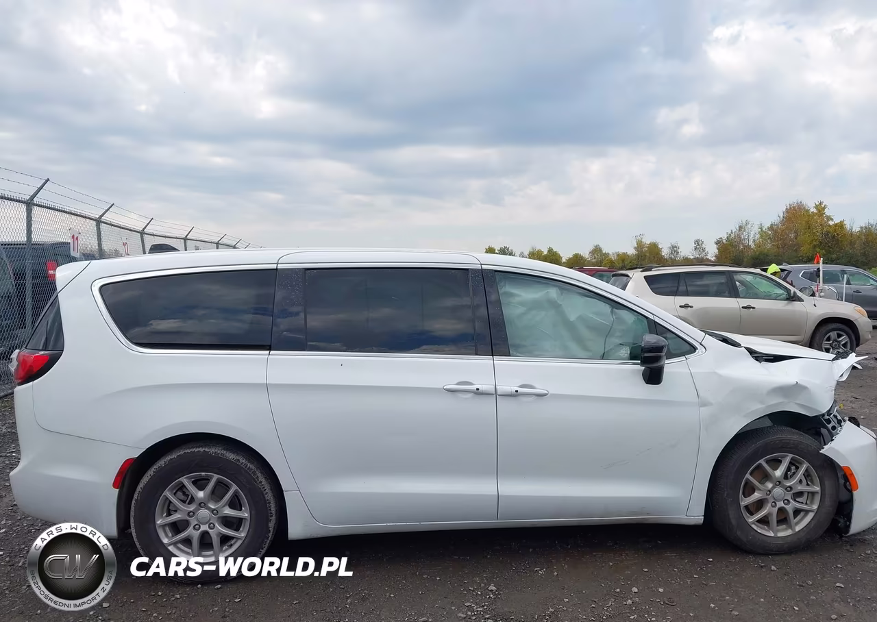 2027 Chrysler Pacifica VIN:2C4RC1BG0VR578479 - 13
