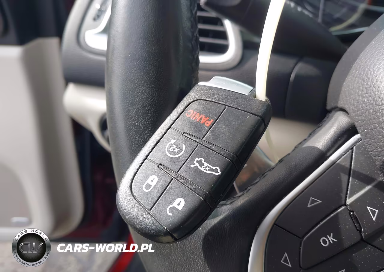 2015 Chrysler 200 C VIN:1C3CCCCGXFN663574 - 11