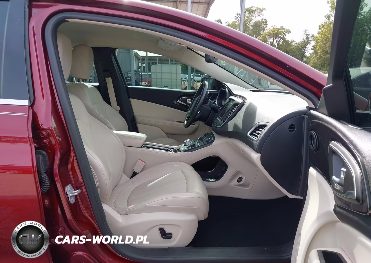 2015 Chrysler 200 C VIN:1C3CCCCGXFN663574 - 5