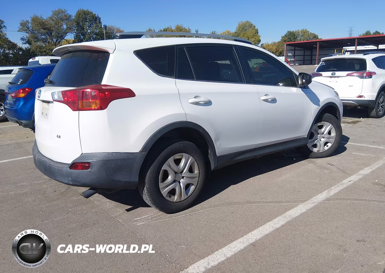 2015 Toyota Rav4 Le VIN:JTMZFREV5FJ031018 - 4