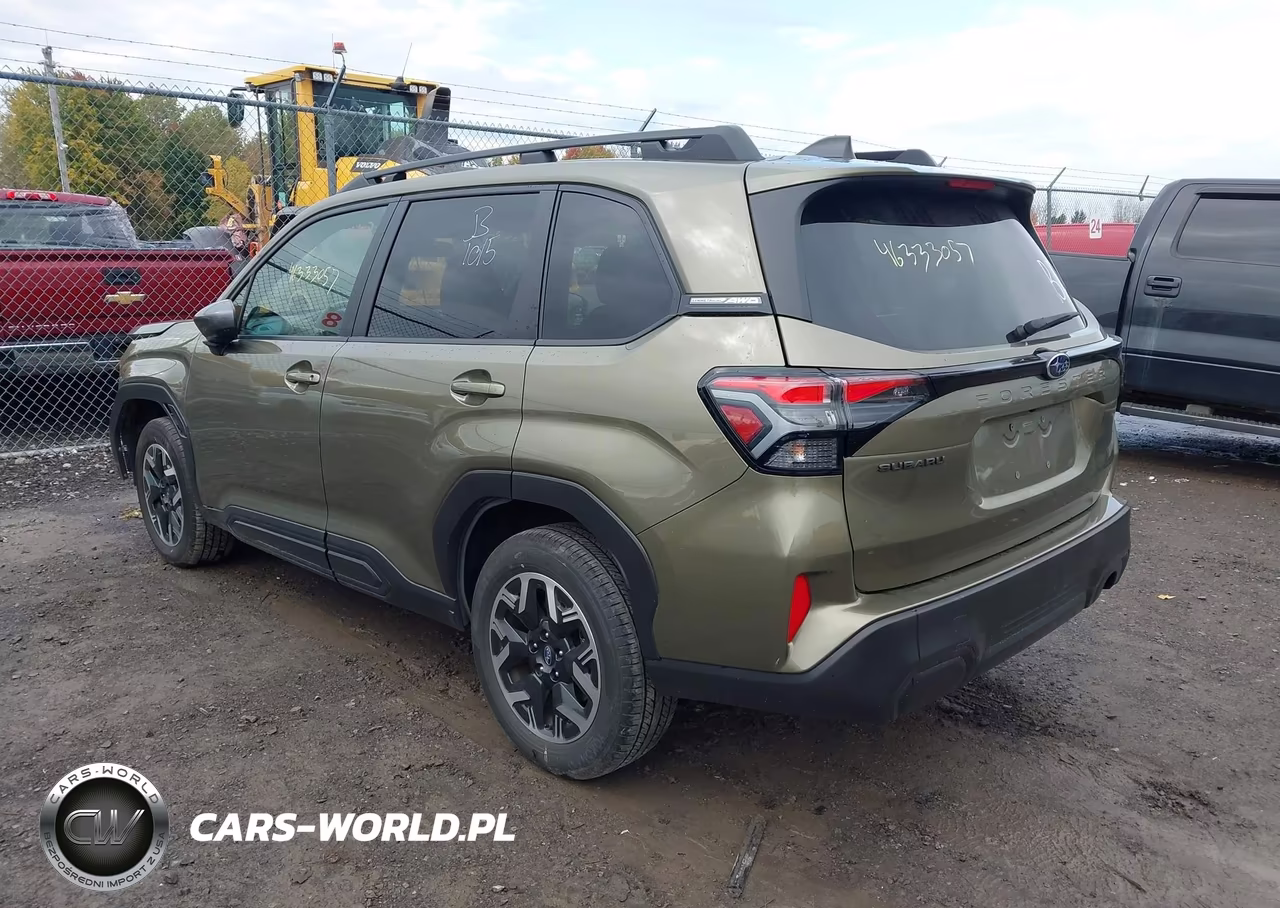 2025 Subaru Forester Premium VIN:JF2SLDDC6SH561370 - 3