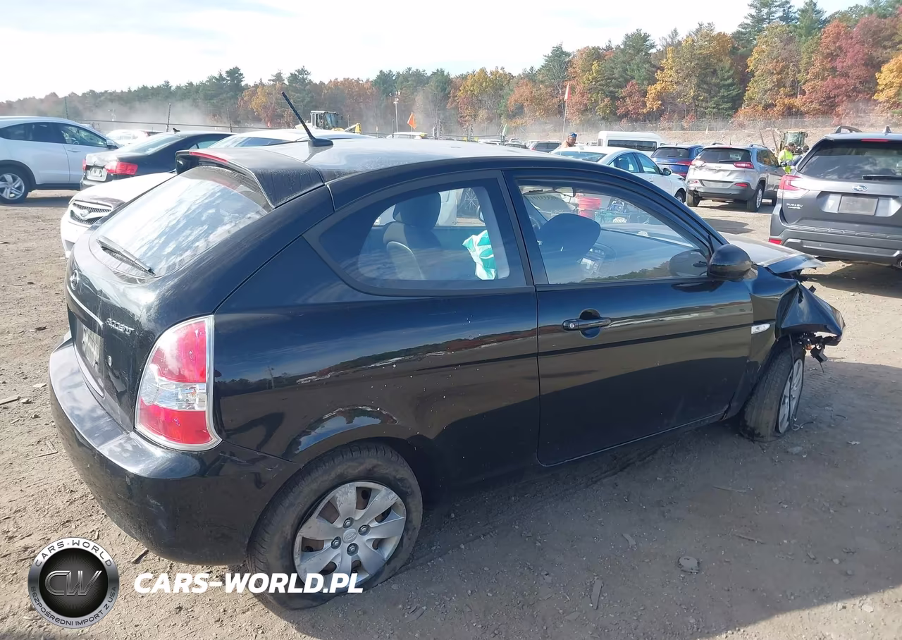 2011 Hyundai Accent Gs VIN:KMHCM3AC1BU187512 - 4