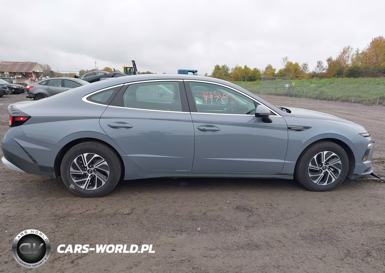 2026 Hyundai Sonata Hybrid Blue VIN:KMHL24JJ1TA184848 - 13