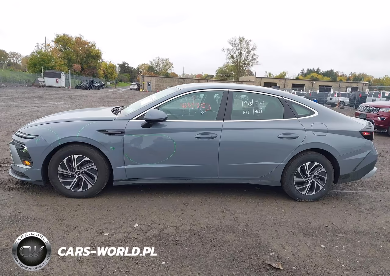 2026 Hyundai Sonata Hybrid Blue VIN:KMHL24JJ1TA184848 - 14