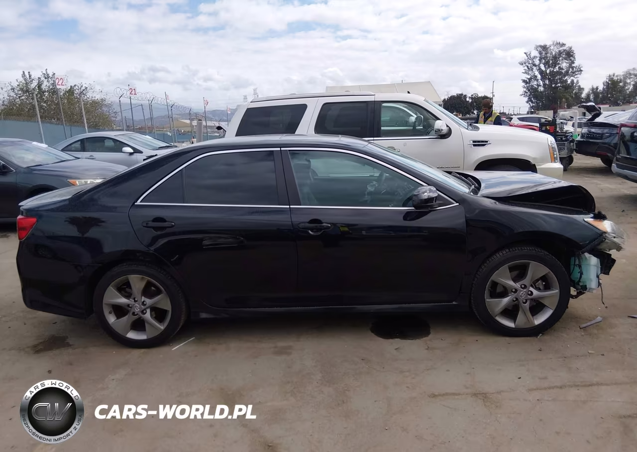 2014 Toyota Camry Se Sport VIN:4T1BF1FK2EU446684 - 14