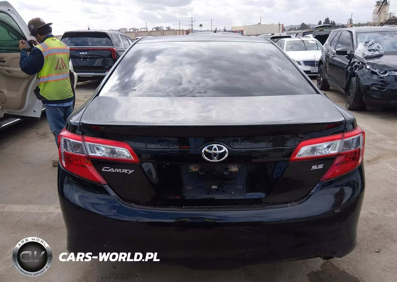 2014 Toyota Camry Se Sport VIN:4T1BF1FK2EU446684 - 17