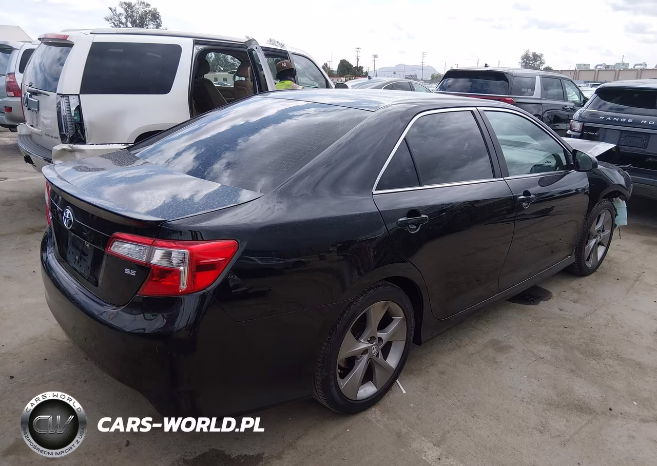 2014 Toyota Camry Se Sport VIN:4T1BF1FK2EU446684 - 4