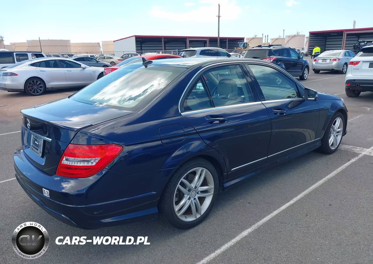 2013 Mercedes-Benz C 250 Sport VIN:WDDGF4HB3DR293085 - 4
