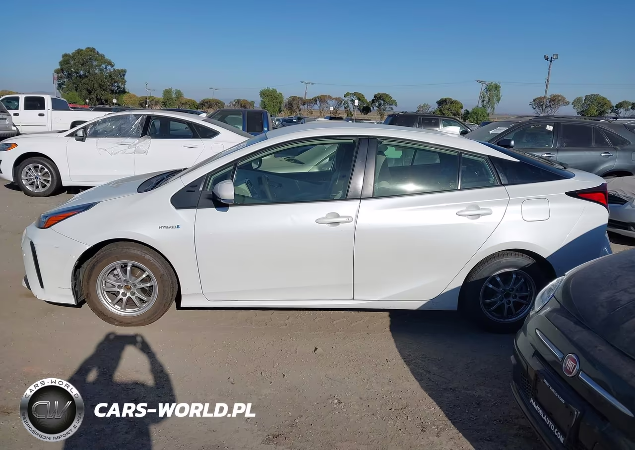 2022 Toyota Prius Le VIN:JTDKAMFU8N3169115 - 14