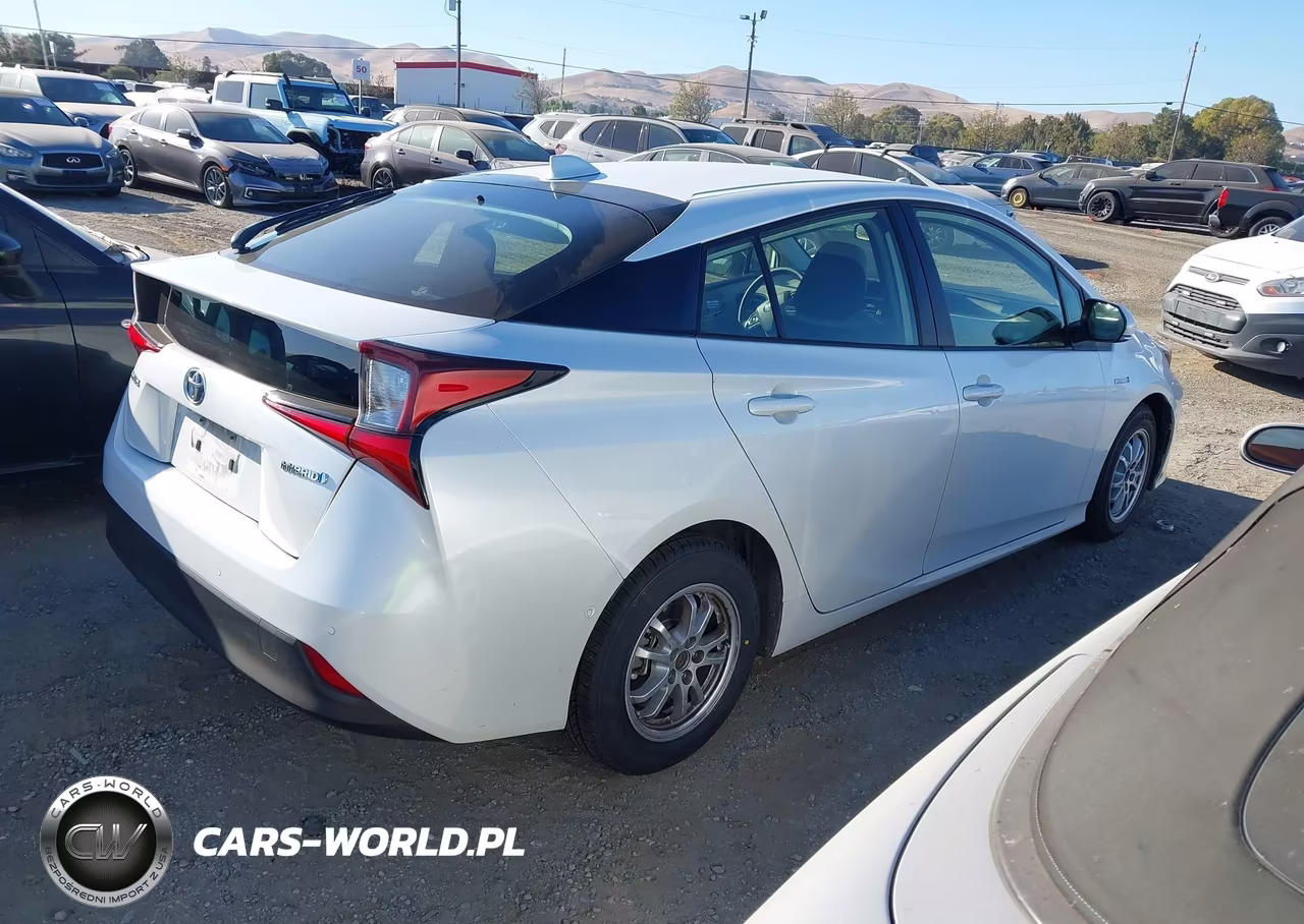 2022 Toyota Prius Le VIN:JTDKAMFU8N3169115 - 4