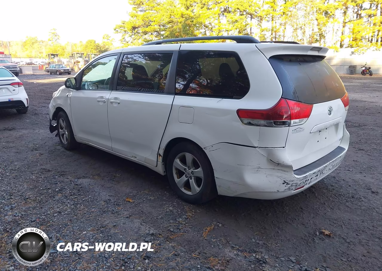 2011 Toyota Sienna Le V6 VIN:5TDKK3DC4BS133093 - 3