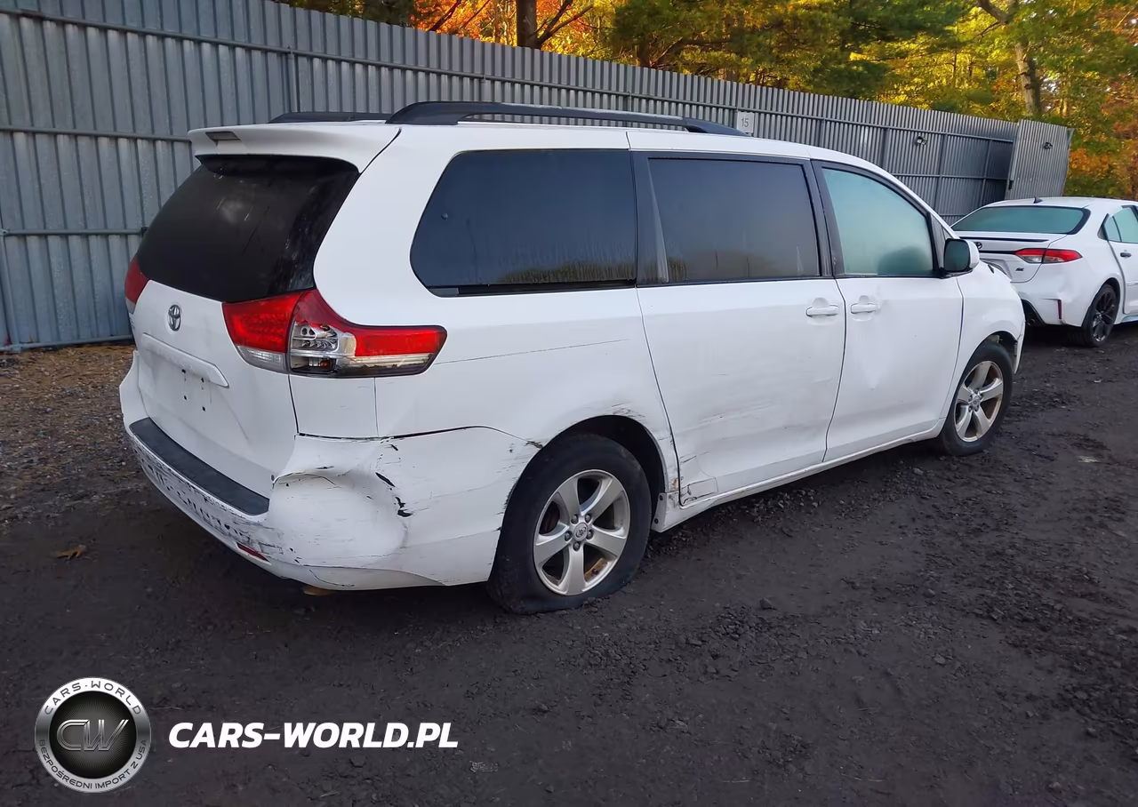 2011 Toyota Sienna Le V6 VIN:5TDKK3DC4BS133093 - 4