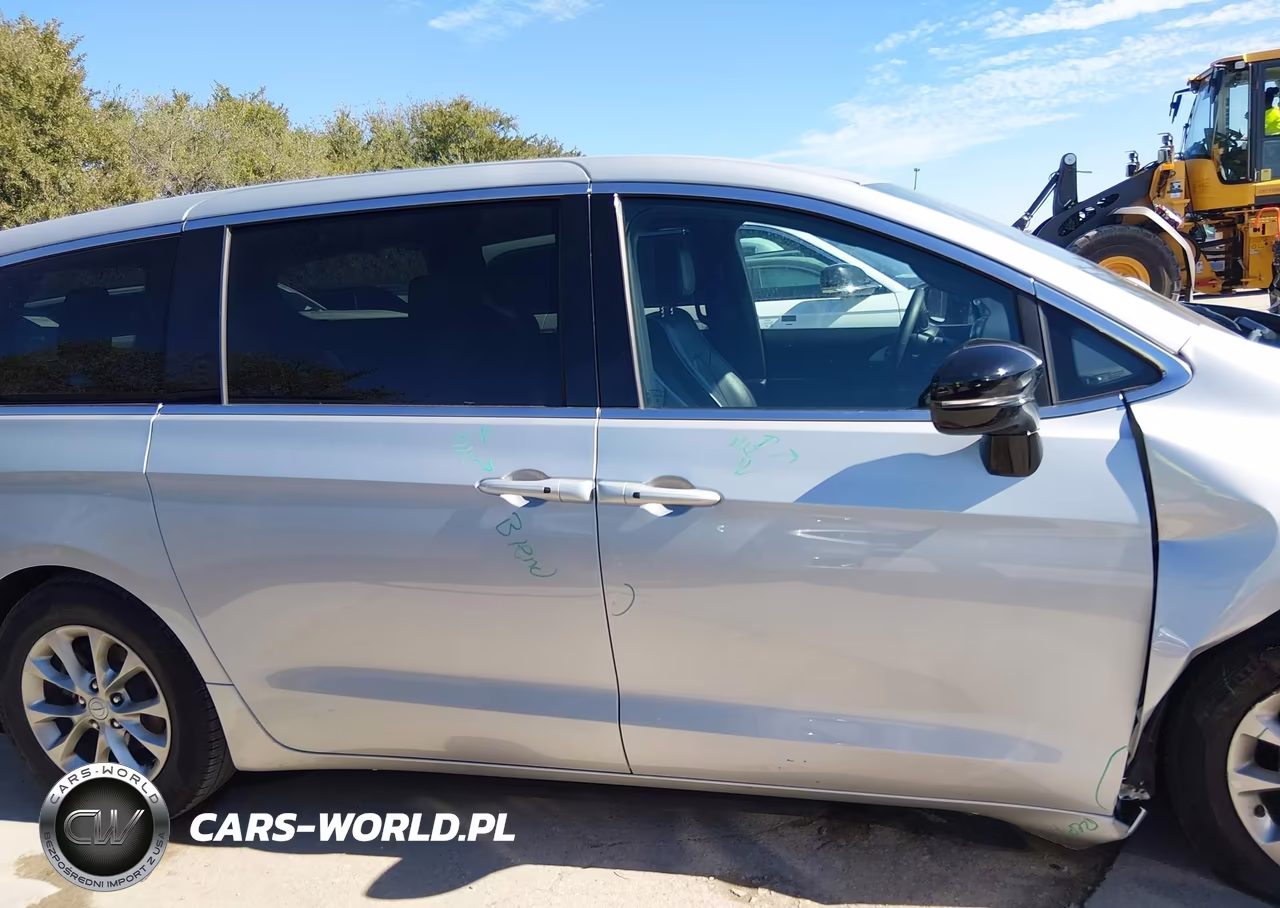 2026 Chrysler Pacifica Limited VIN:2C4RC1GG8TR193063 - 13