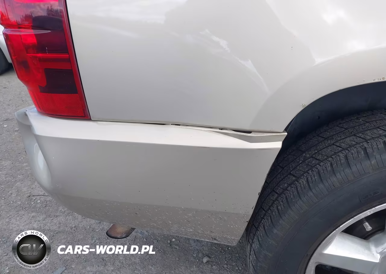 2010 Chevrolet Tahoe Ltz VIN:1GNUKCE01AR103289 - 18