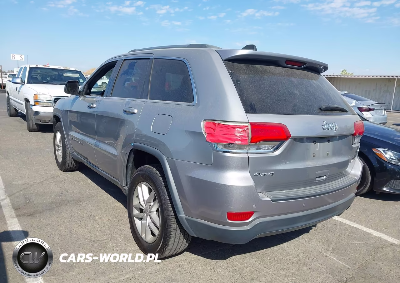 2018 Jeep Grand Cherokee Laredo E 4X4 VIN:1C4RJFAG1JC267361 - 3