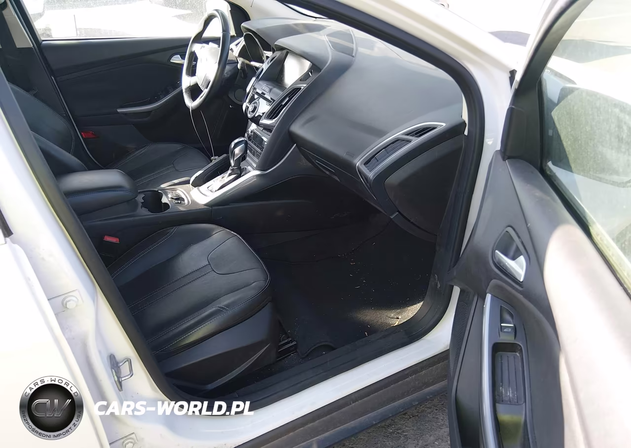 2014 Ford Focus Titanium VIN:1FADP3N28EL110878 - 5