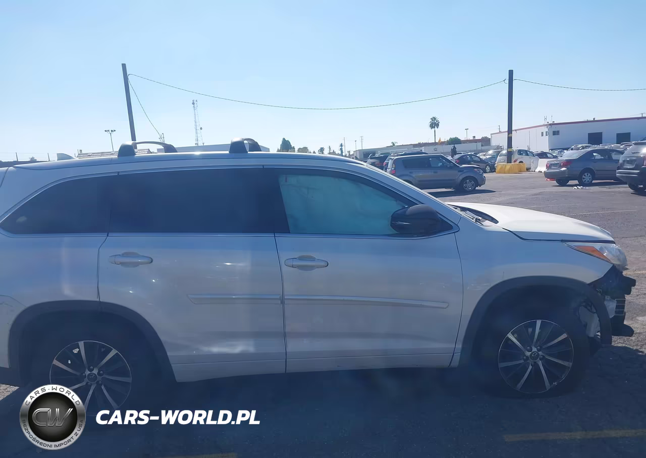 2018 Toyota Highlander Xle VIN:5TDKZRFH3JS538304 - 14
