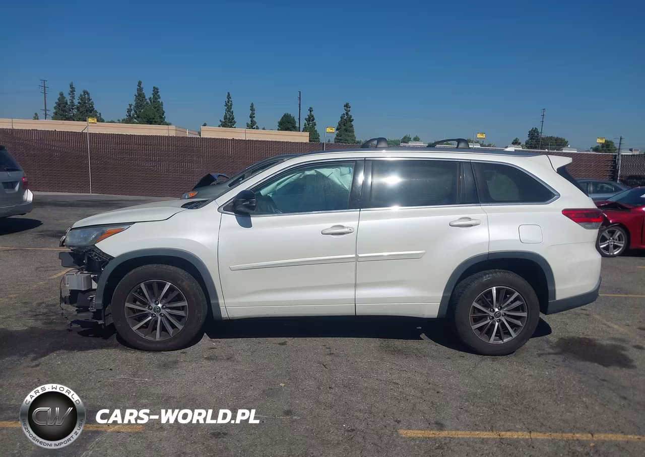 2018 Toyota Highlander Xle VIN:5TDKZRFH3JS538304 - 15