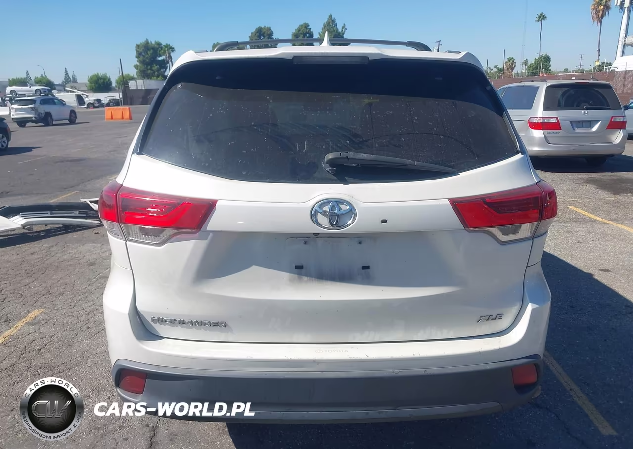 2018 Toyota Highlander Xle VIN:5TDKZRFH3JS538304 - 17