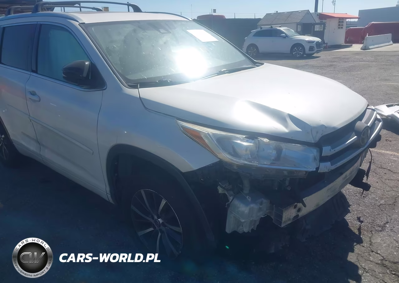 2018 Toyota Highlander Xle VIN:5TDKZRFH3JS538304 - 18