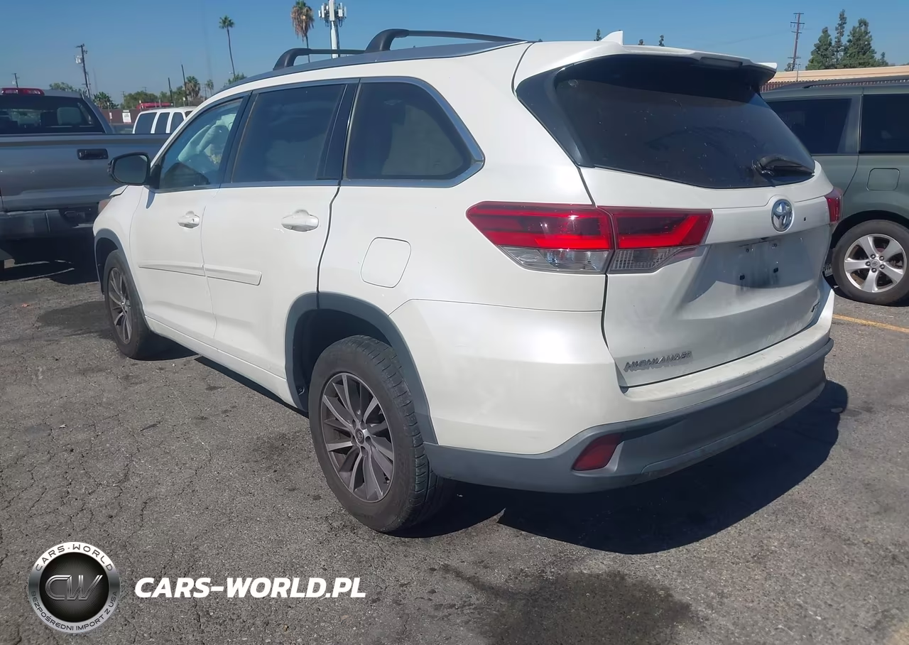 2018 Toyota Highlander Xle VIN:5TDKZRFH3JS538304 - 3