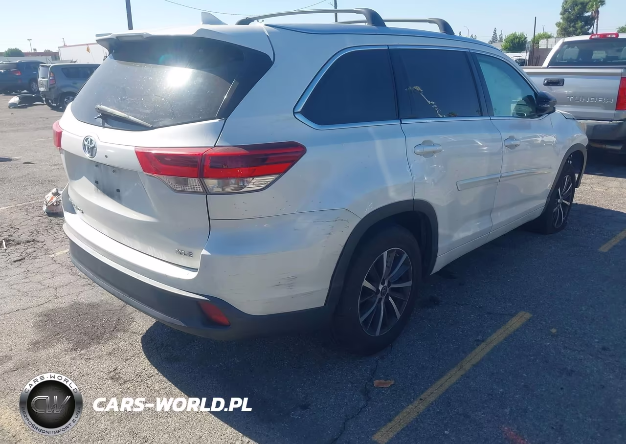 2018 Toyota Highlander Xle VIN:5TDKZRFH3JS538304 - 4