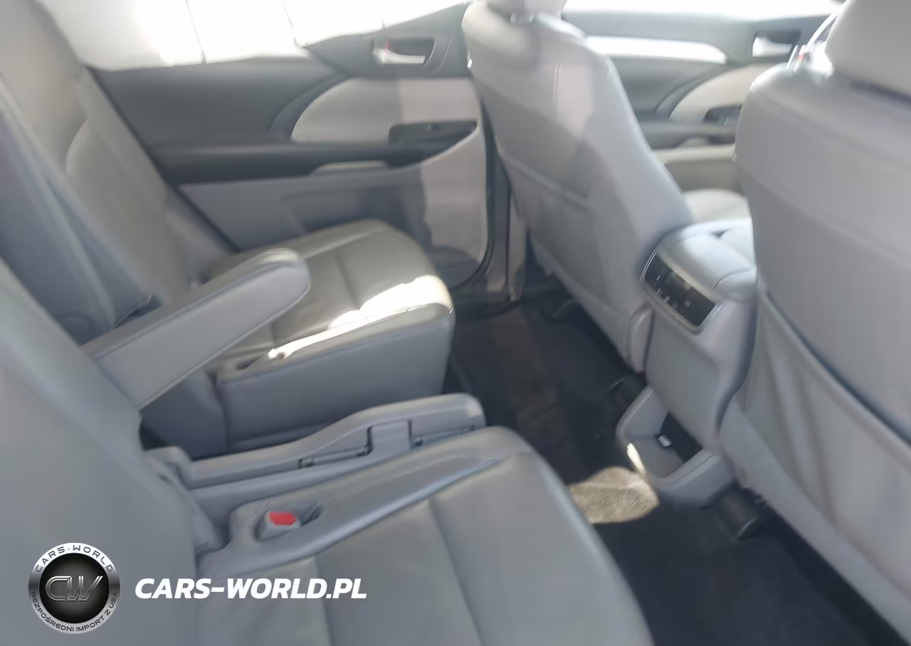 2018 Toyota Highlander Xle VIN:5TDKZRFH3JS538304 - 8