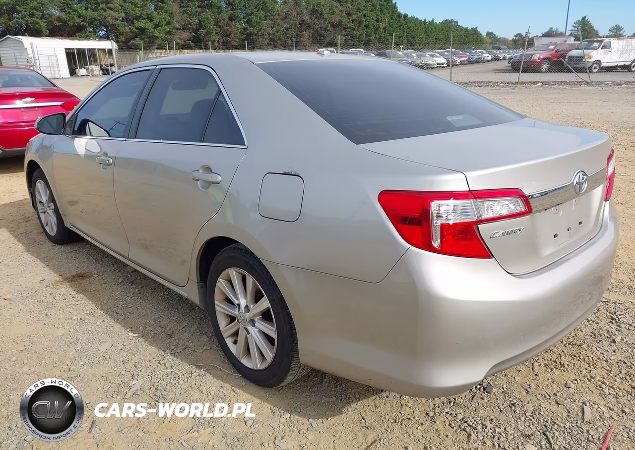2014 Toyota Camry Xle VIN:4T4BF1FK6ER381201 - 3