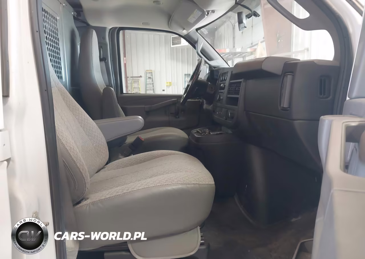 2018 Chevrolet Express 2500 Work Van VIN:1GCWGAFG2J1272948 - 5