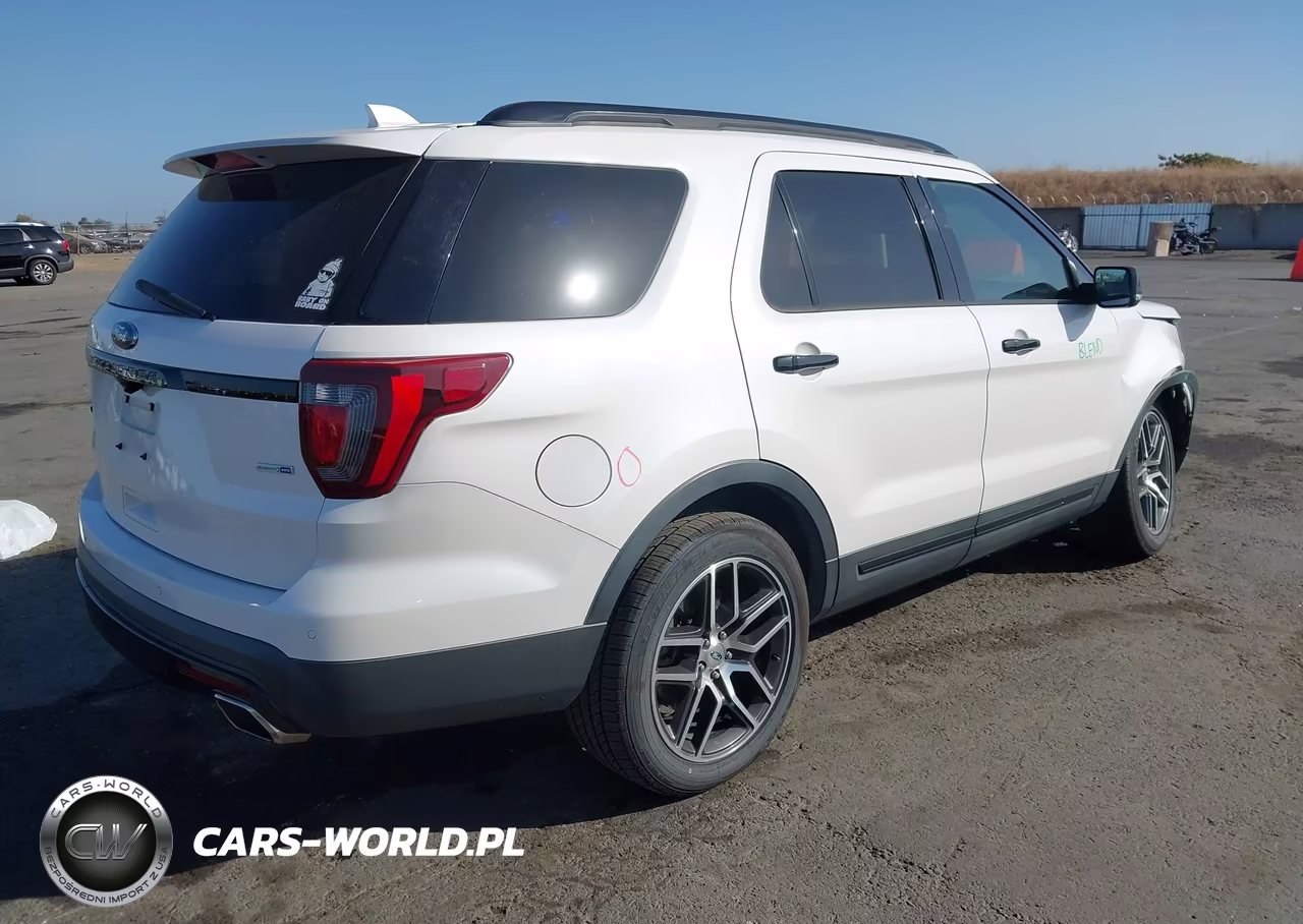 2016 Ford Explorer Sport VIN:1FM5K8GT8GGC59914 - 4