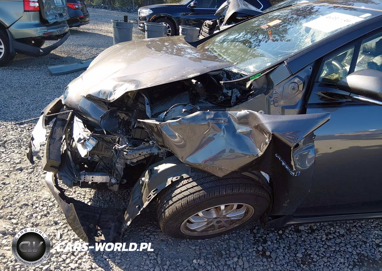 2017 Toyota Prius Four VIN:JTDKARFU3H3536665 - 6